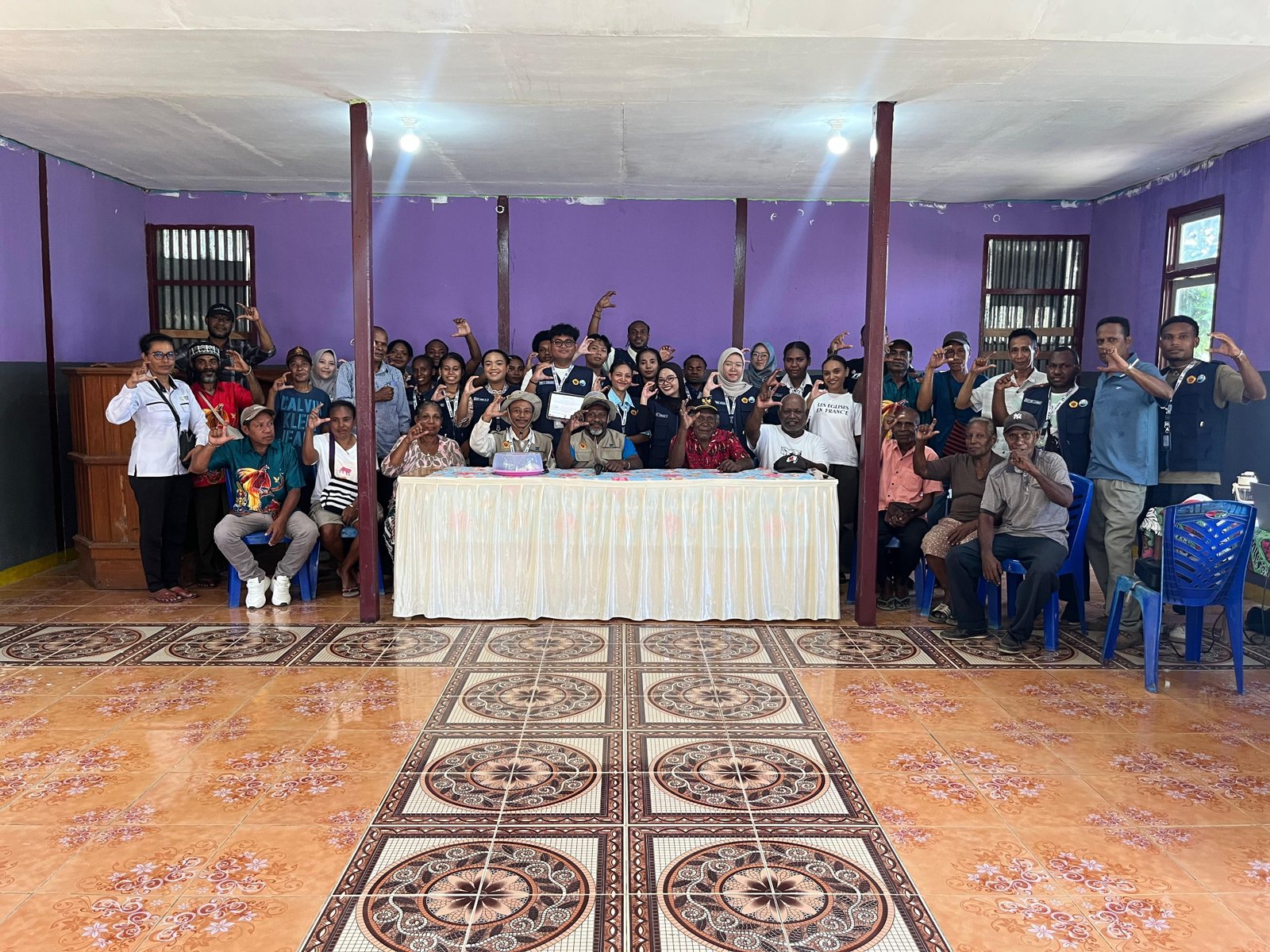 Foto Bersama di Aula Pertemuan