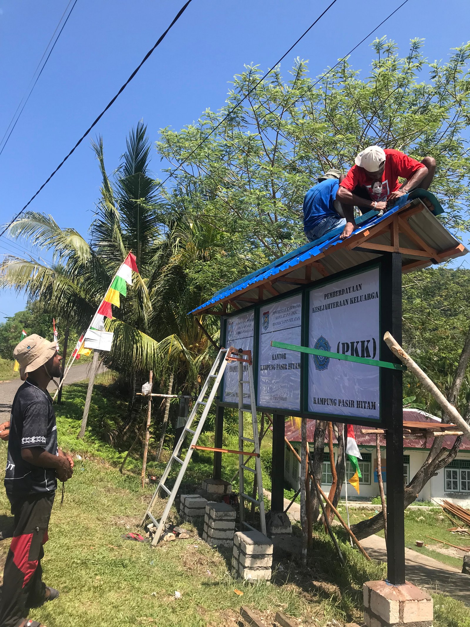 Pembuatan Papan Balai Kampung